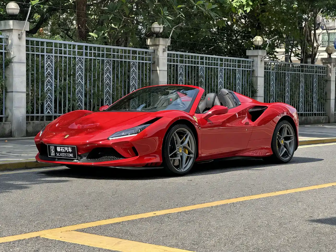 FERRARI F8