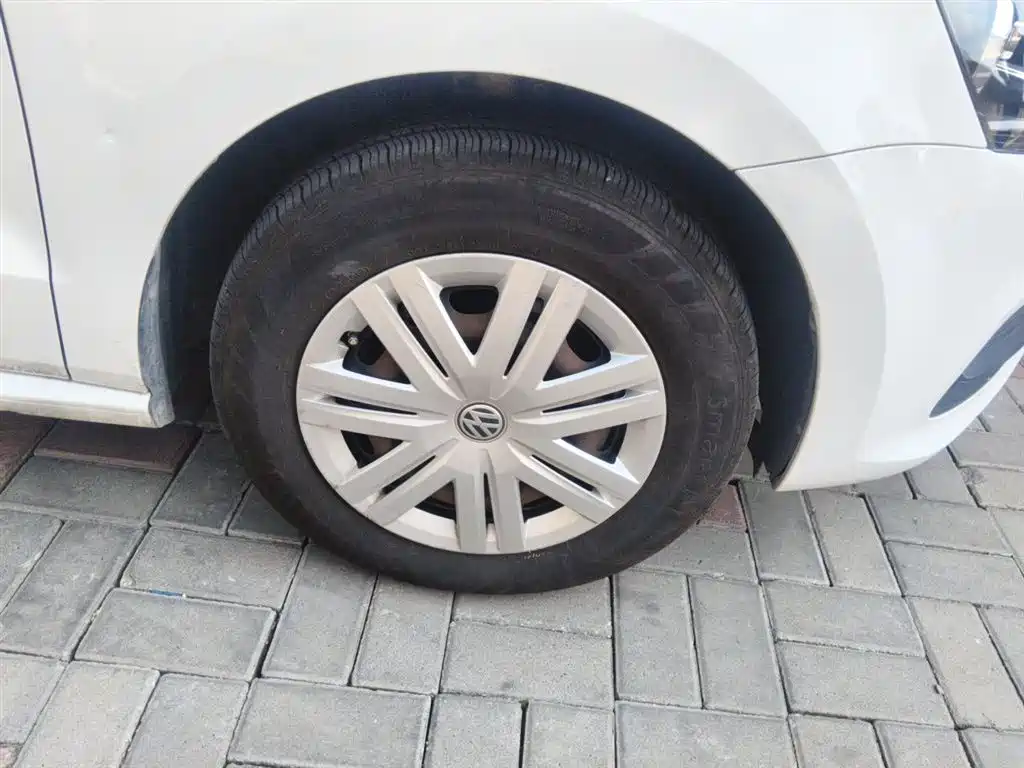 Volkswagen Polo 2016 1.4L Automatic Trend фото 23