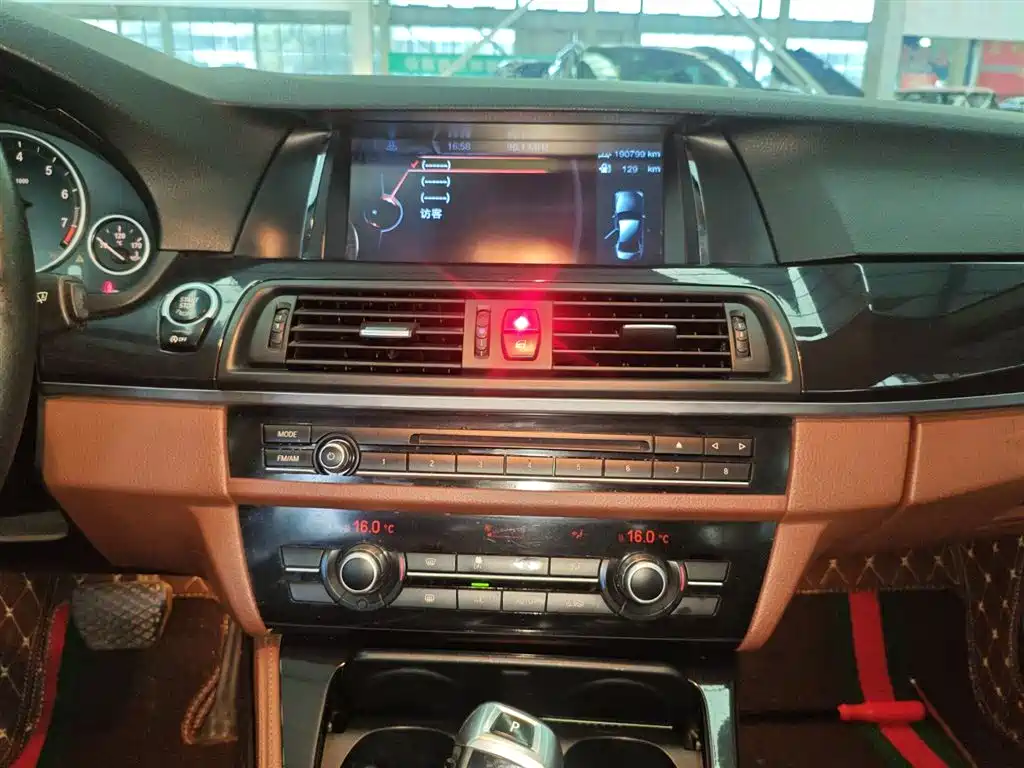 BMW 5 Series 2014 520Li Elegance фото 10