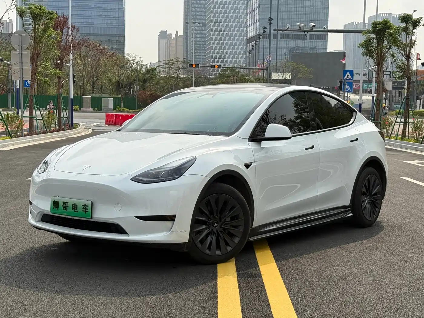 TESLA MODEL Y