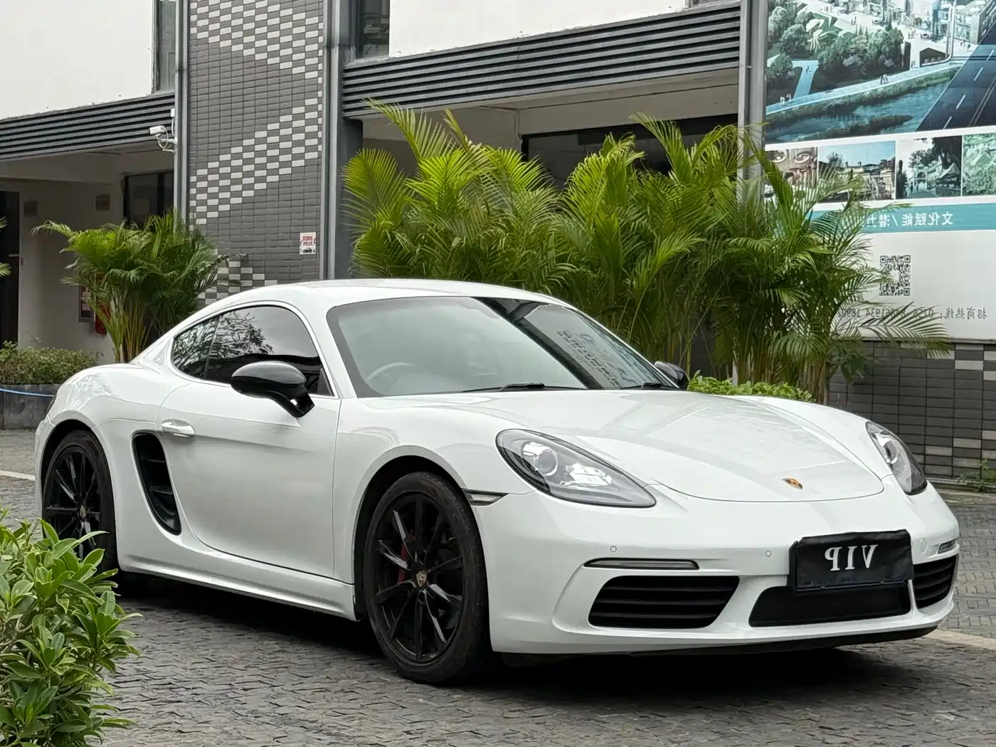 Porsche 718 2018 Cayman 2.0T фото 3