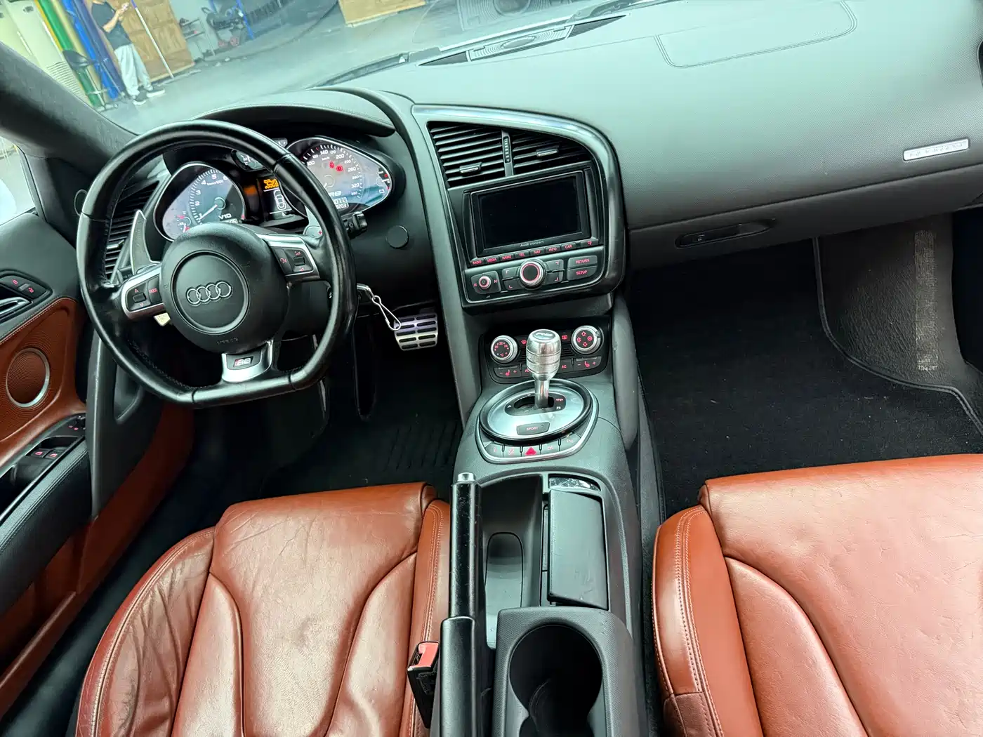 Audi R8 2010 5.2 FSI quattro фото 9