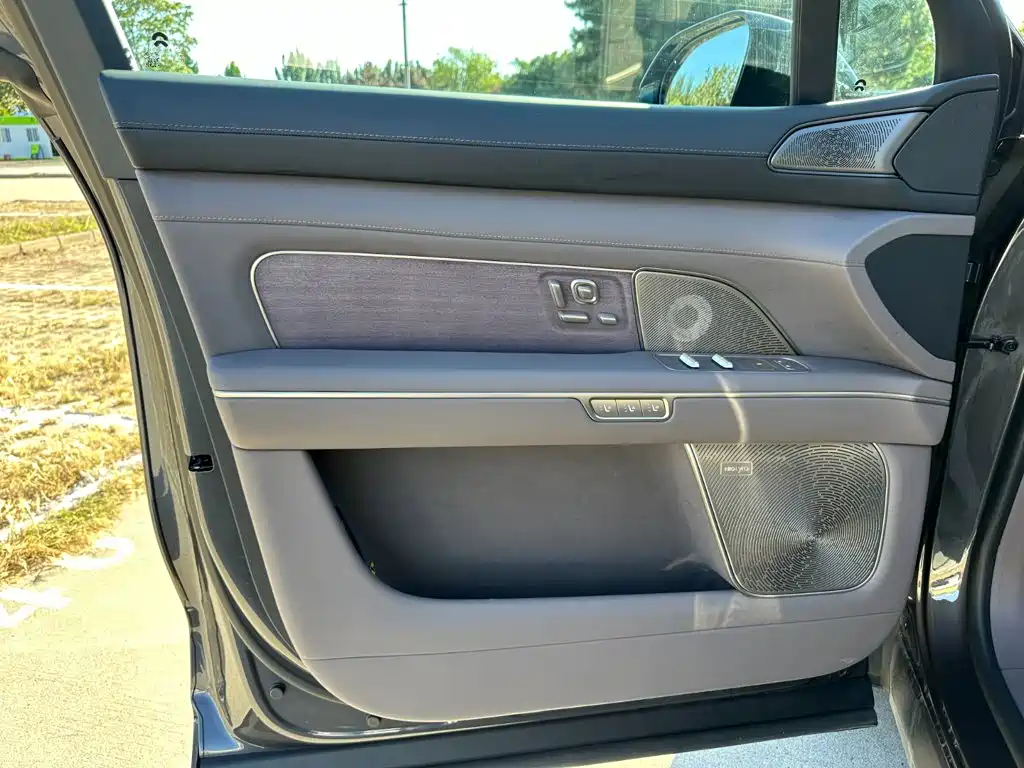 NIO ES8 2026 2025 Model 6-Seat Executive Luxury Edition
