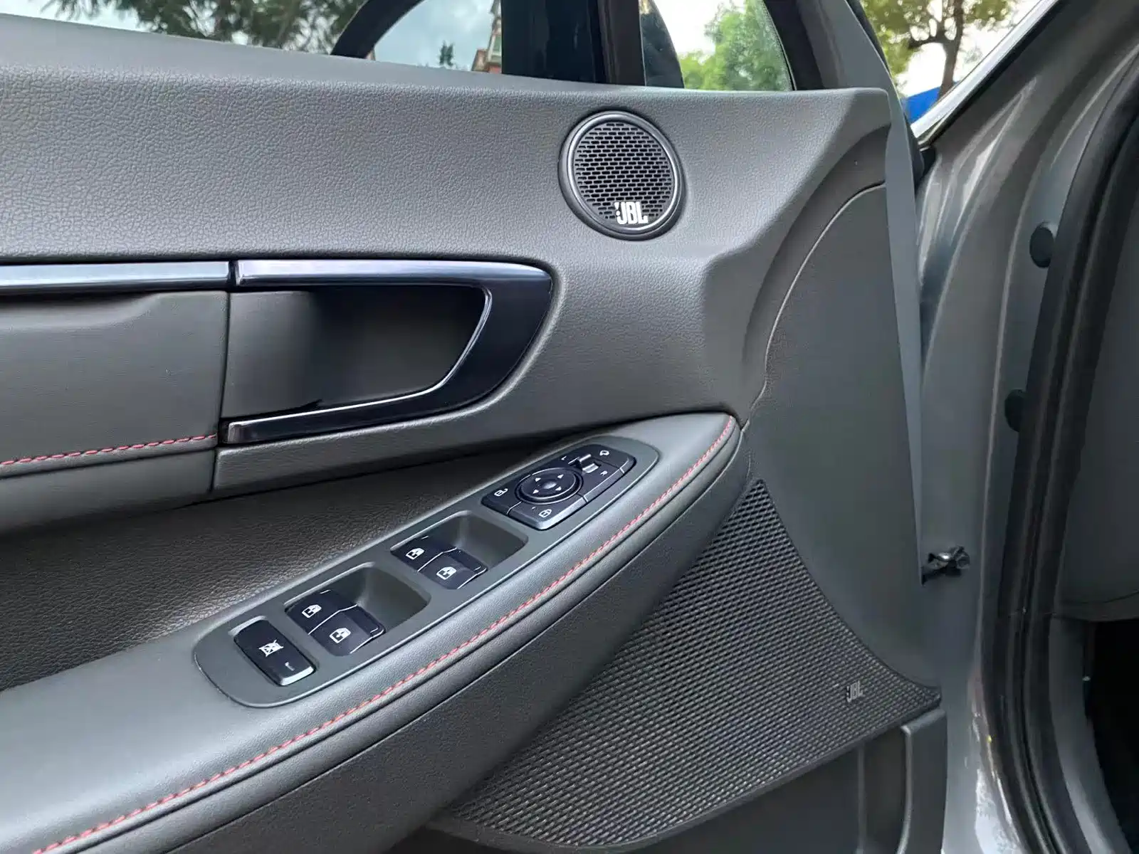 Photo 9 - Hyundai Sonata