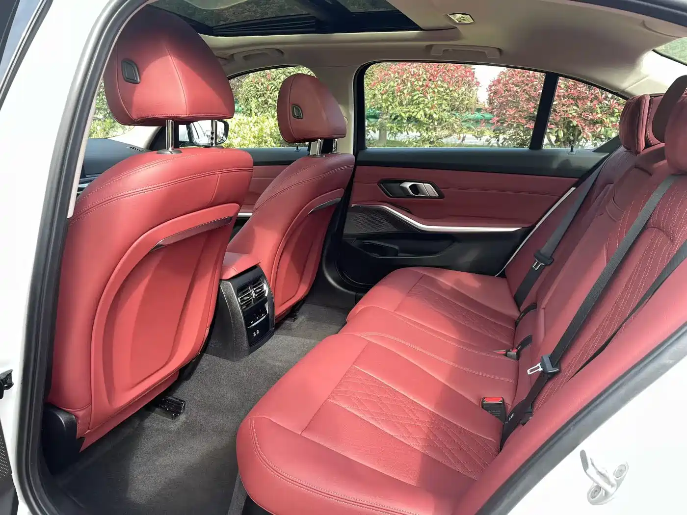 BMW 3 Series 2024 325Li M Sport Package фото 9
