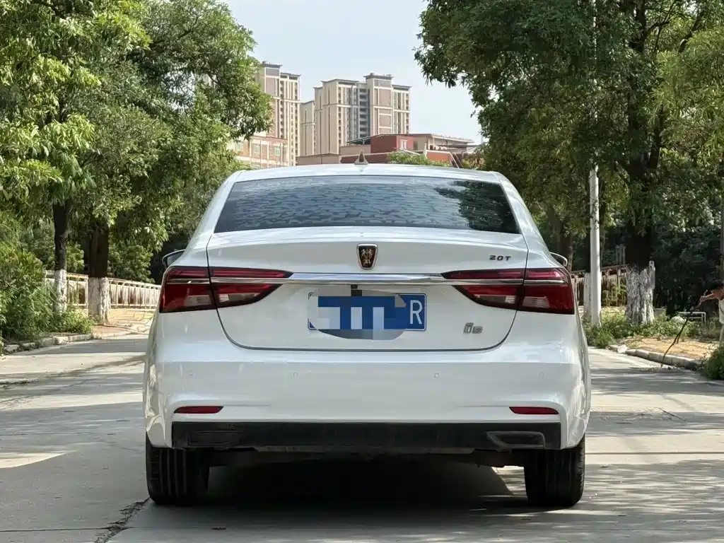 Фото 8 - Roewe i6