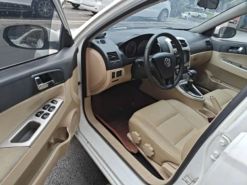 Zhonghua H330 2015 2013 1.5L Automatic Luxury