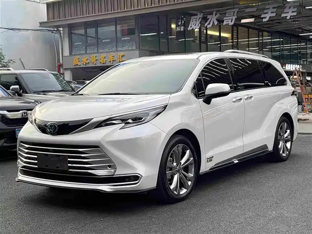 Toyota Sienna 2.5L, гибрид, Платинум