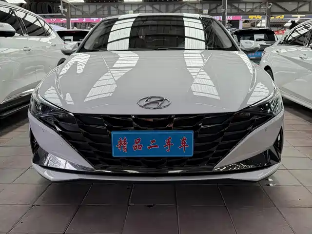 Hyundai Elantra 2022 1.5L CVT LUX Premium Edition — фото 2