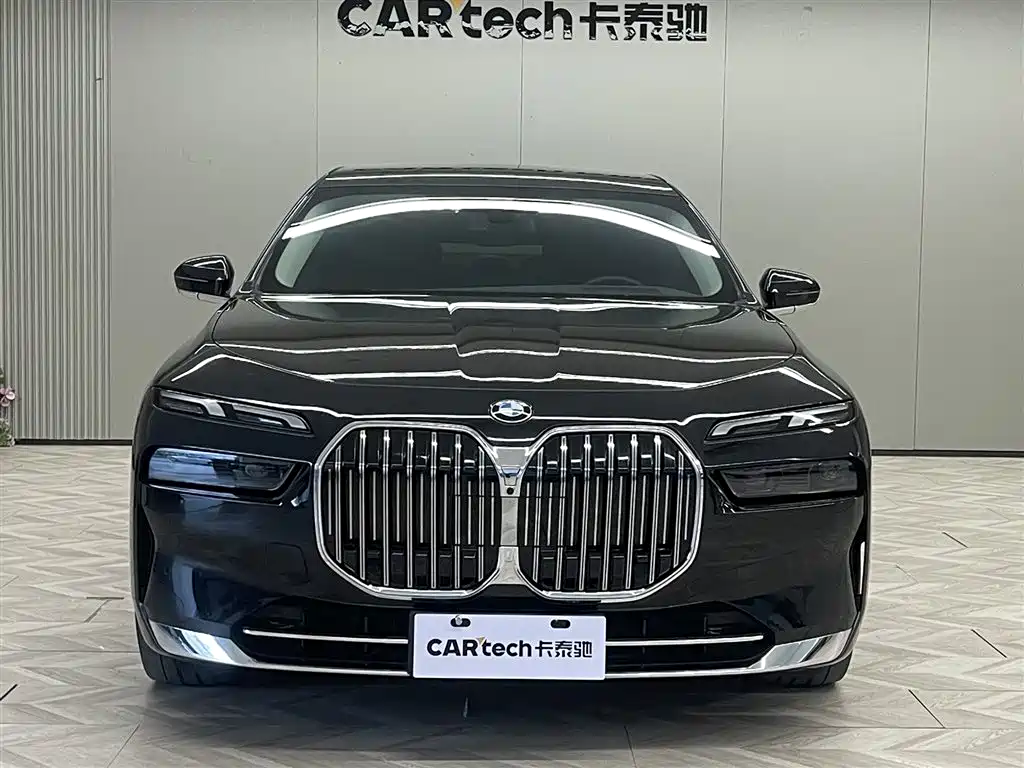 BMW 7 Series 2023 Model 735Li Luxury Package фото 3