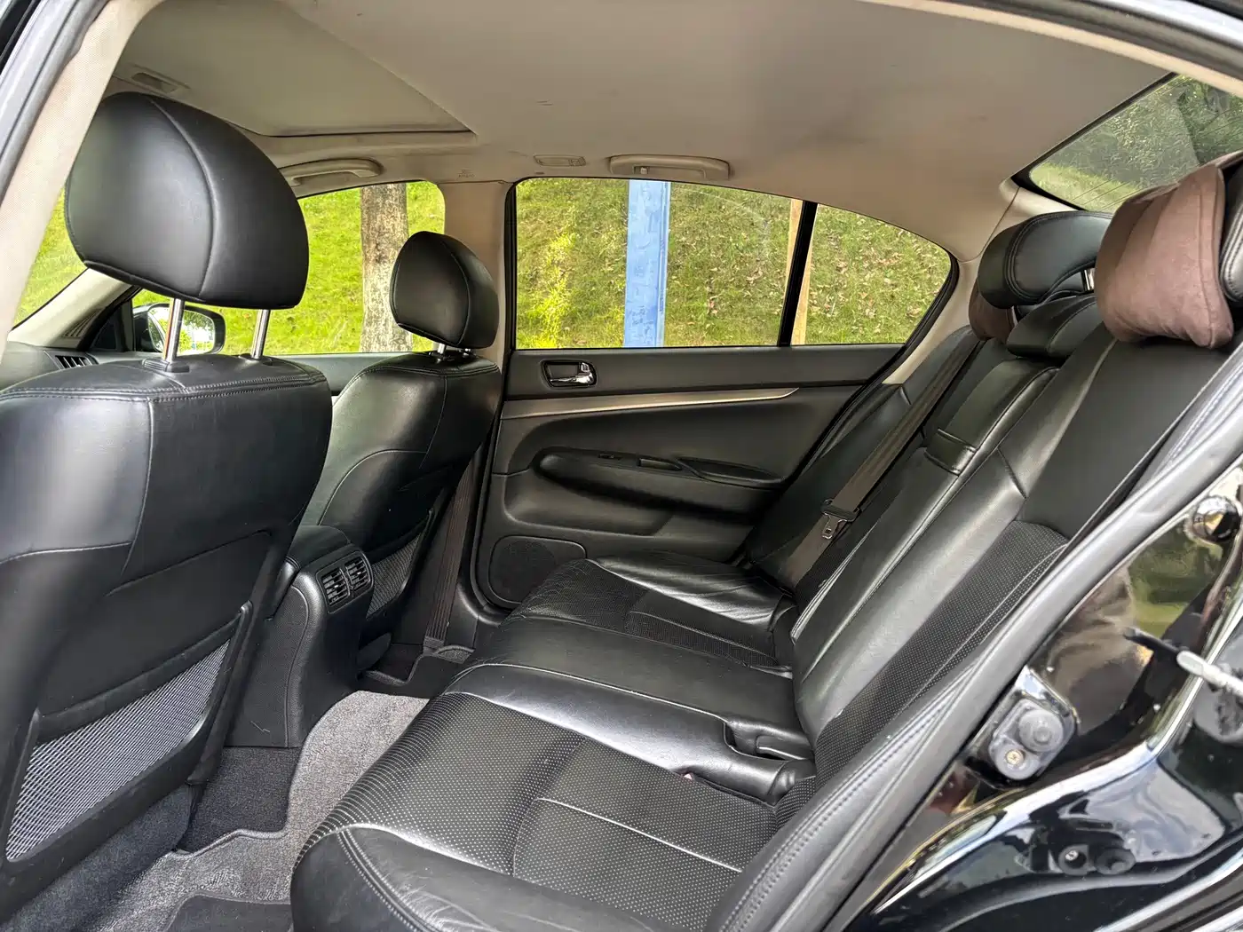Infiniti G Series 2011 2010 Model G25 Sedan Luxury Sport Edition