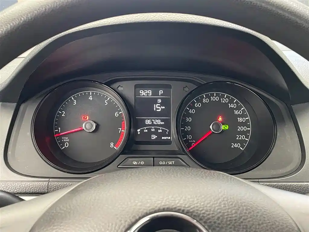 Volkswagen Lavida 2015 1.6L Automatic Trend Edition фото 12