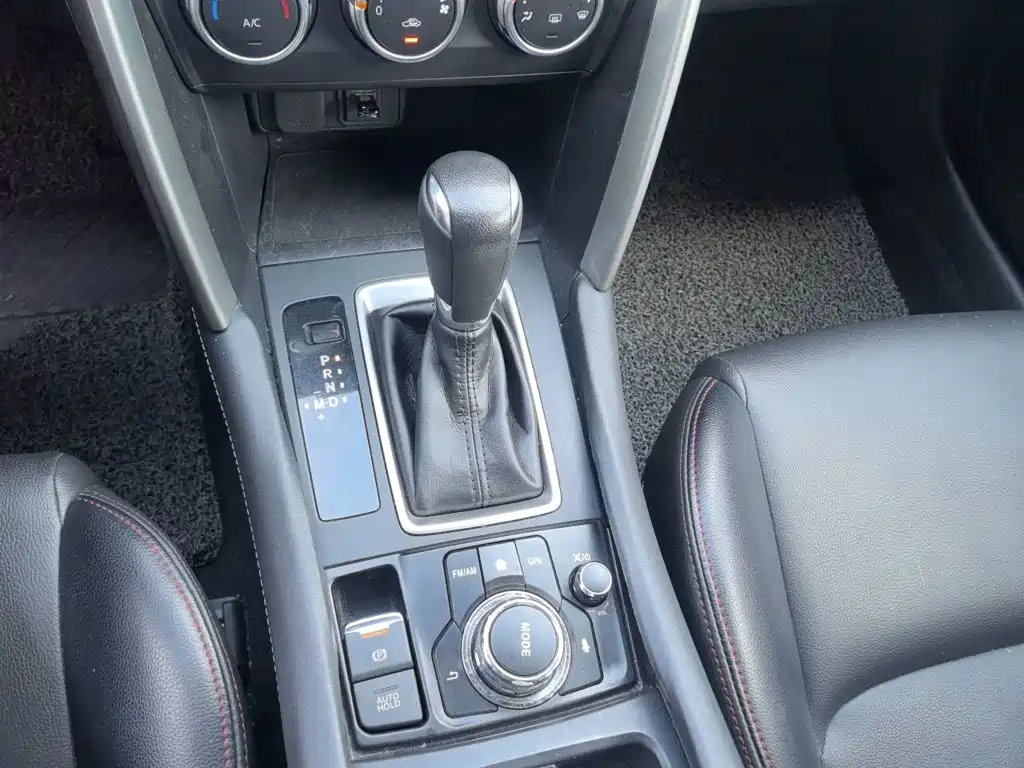 Photo 10 - Mazda CX-4