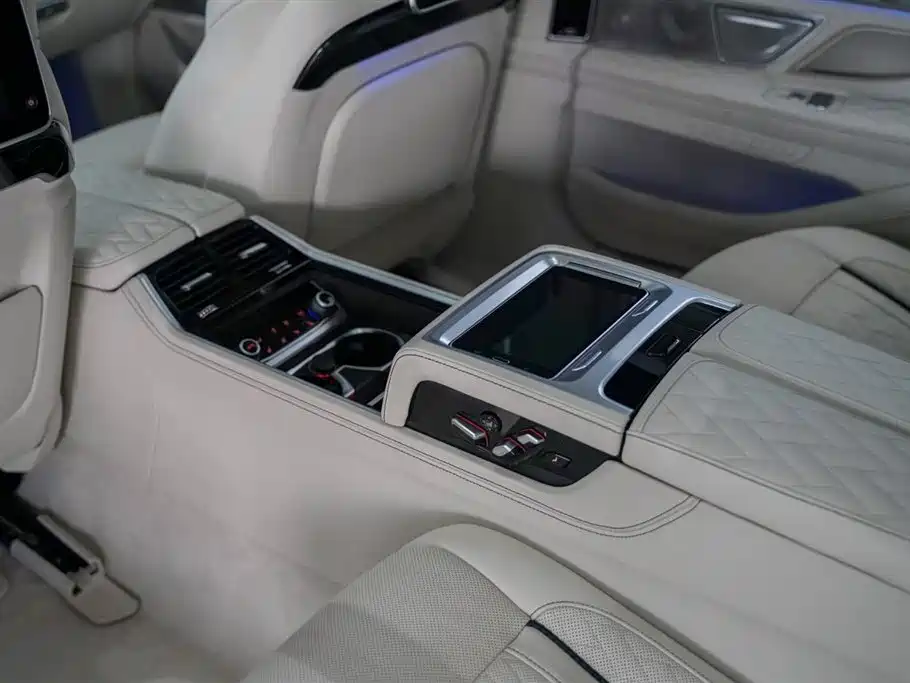 BMW 7 Series 2019 750Li xDrive V8 Luxury Package фото 15