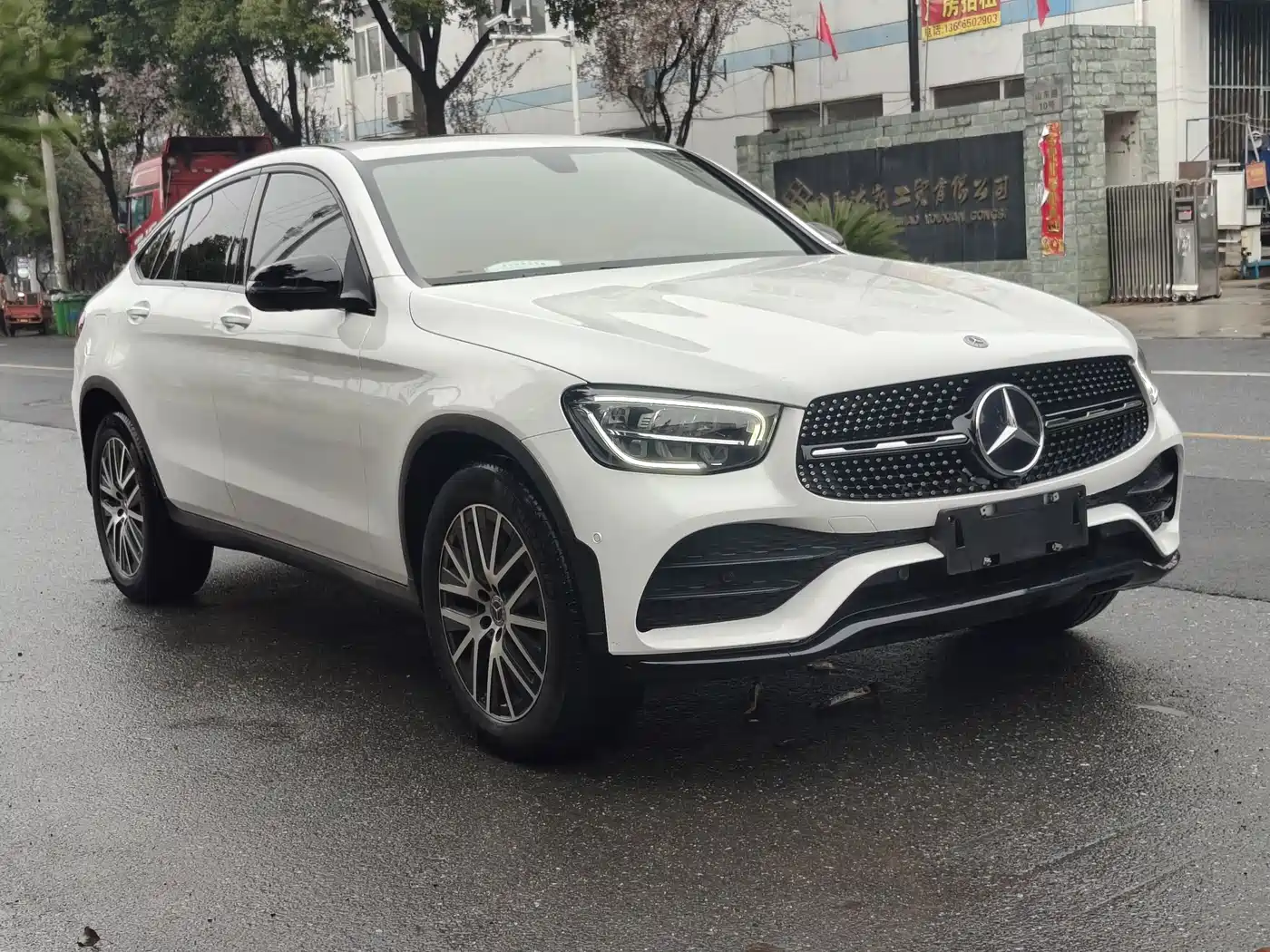 Mercedes-Benz GLC Coupe 2022 GLC 260 4MATIC Coupe SUV фото 2