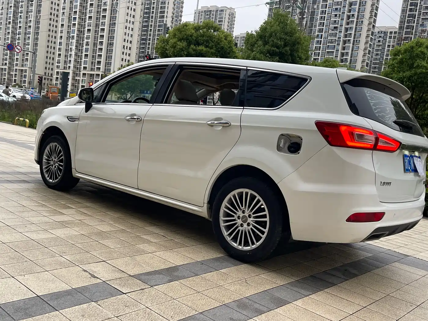 Lifan Xuanlang 2017 2017 1.8L Manual Comfort Type