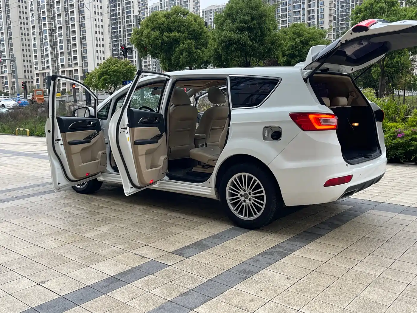 Lifan Xuanlang 2017 2017 1.8L Manual Comfort Type