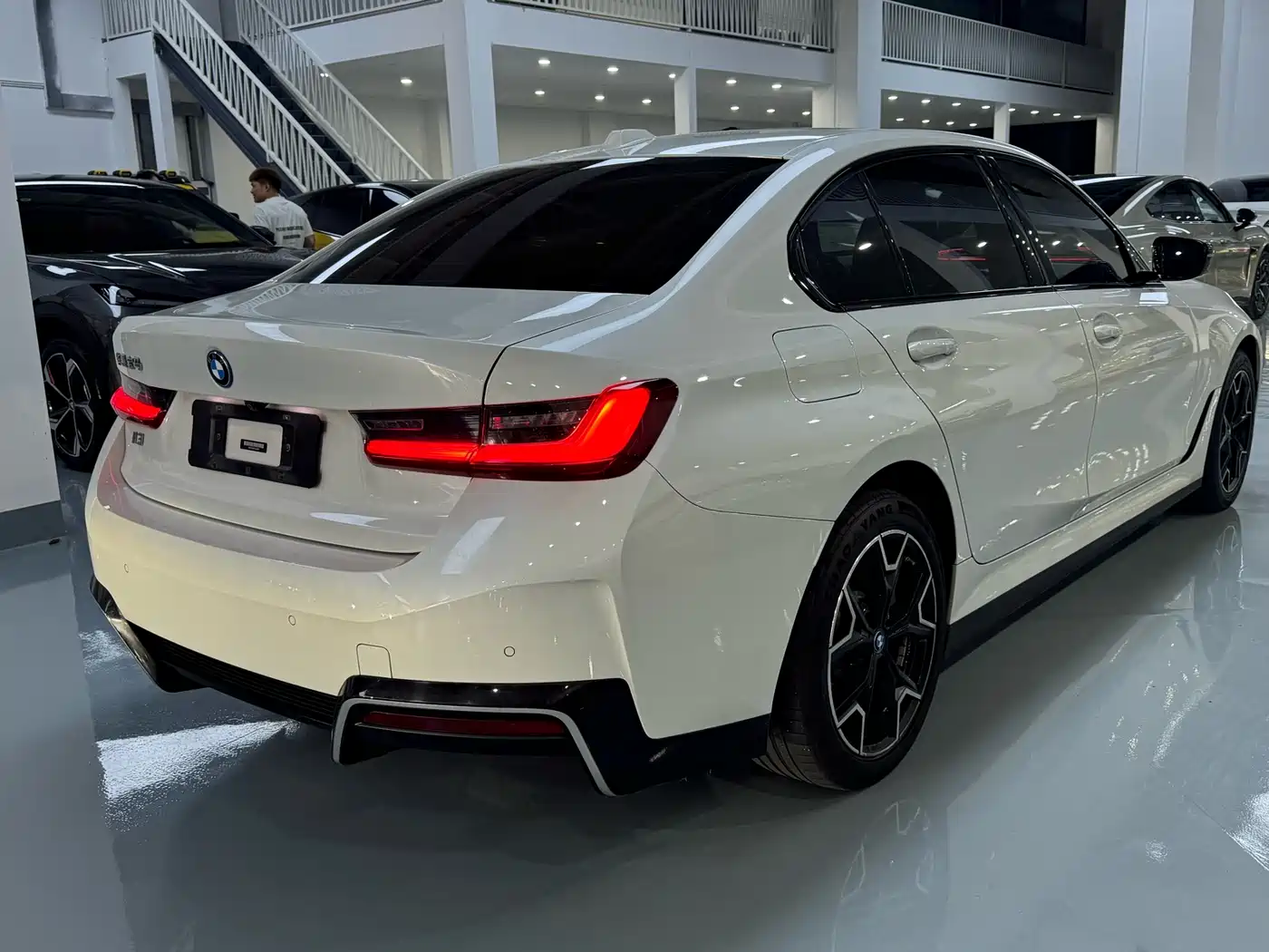 BMW i3 2023 eDrive 40 L Shadowline Package фото 12