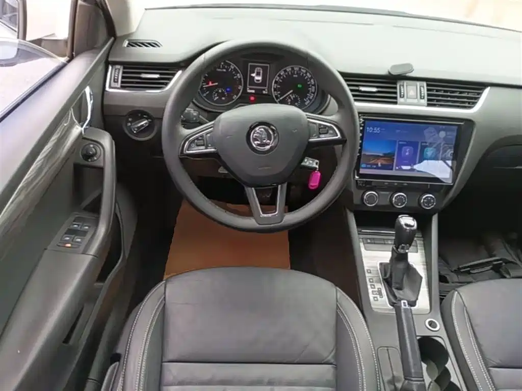 Škoda Octavia 2017 1.6L Automatic Smart Edition фото 11