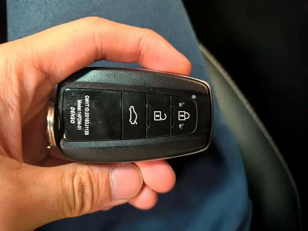 Toyota Camry 2018 Hybrid 2.5HG Luxury Edition фото 9