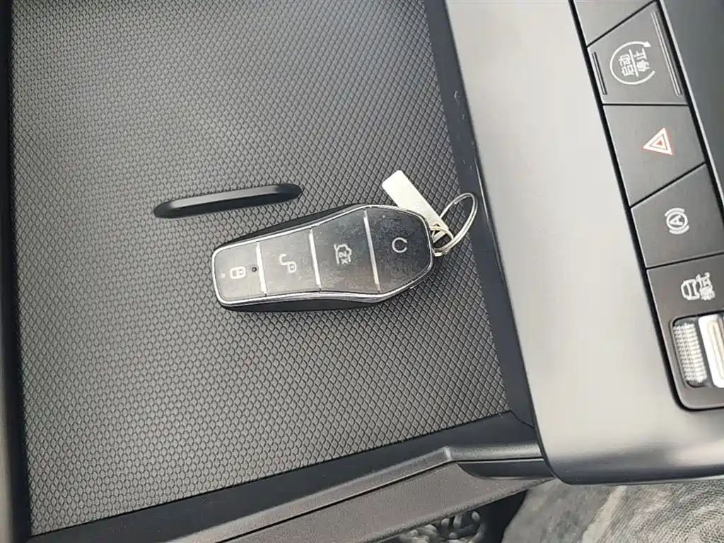 BYD Qin L 2026 DM-i 128KM Progressive фото 9