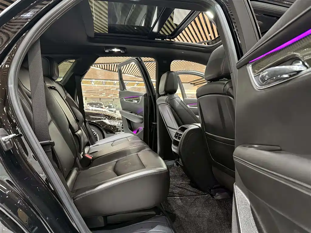 Фото 8 - Cadillac XT5