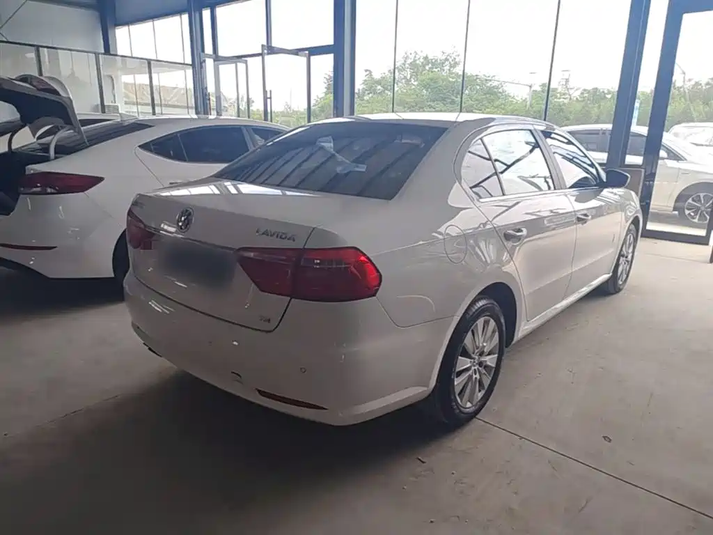 Volkswagen Lavida 2013 Facelift 1.4TSI Manual Comfort фото 7