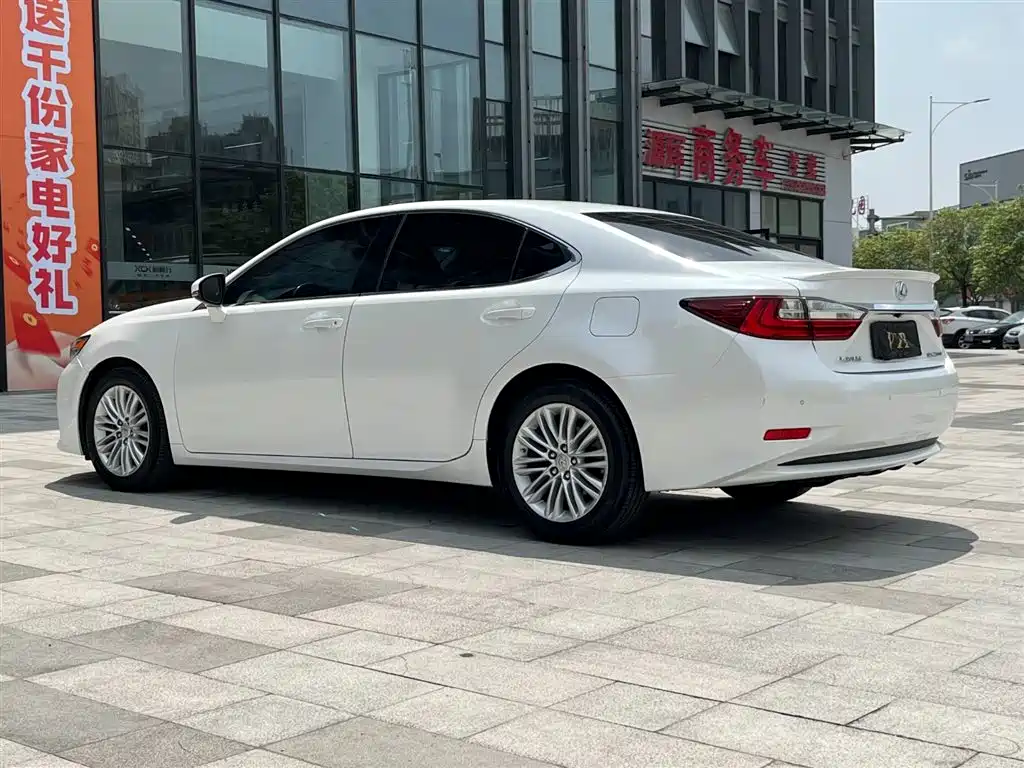 Lexus ES 2015 200 Elite Edition фото 4