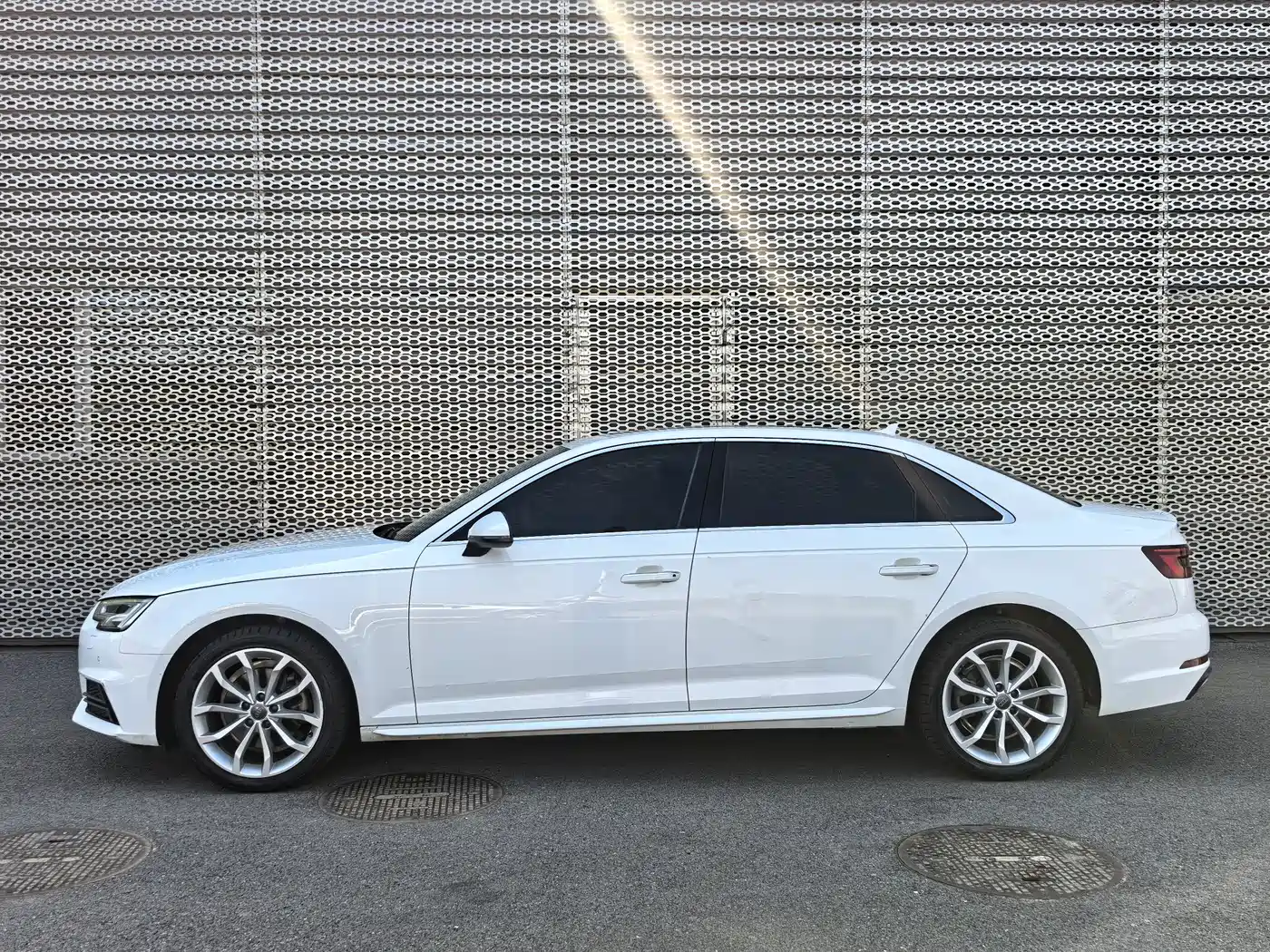 Photo 5 - Audi A4L