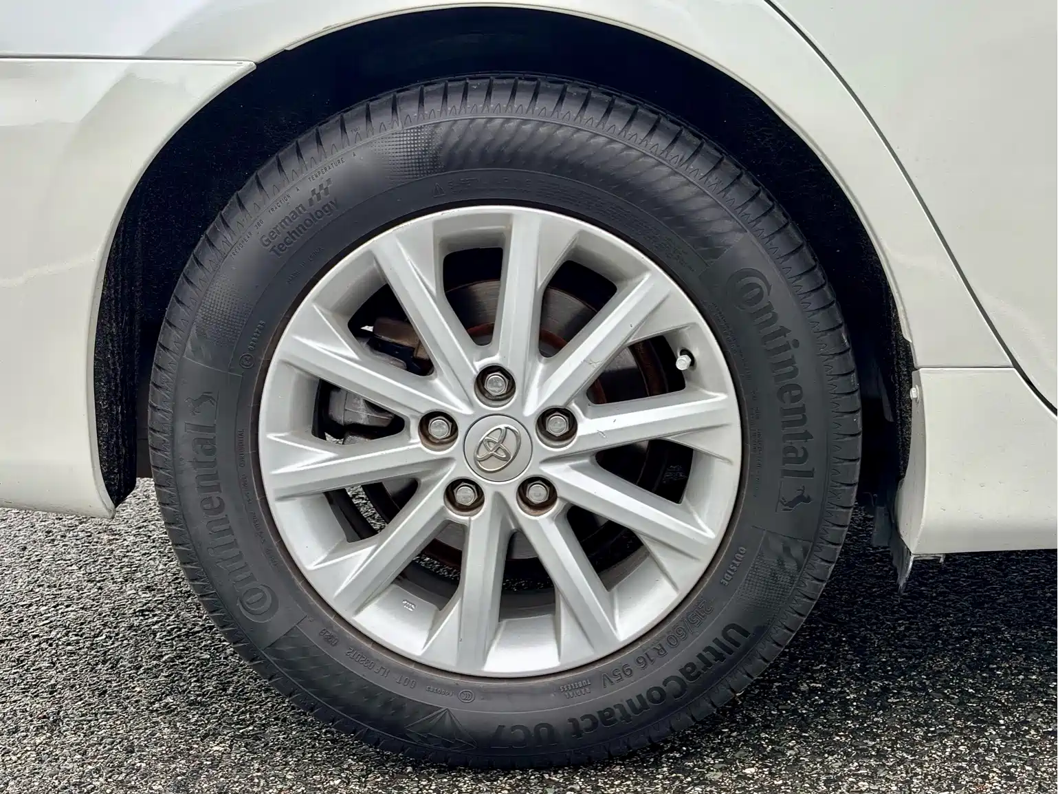 Фото 15 - Toyota Camry