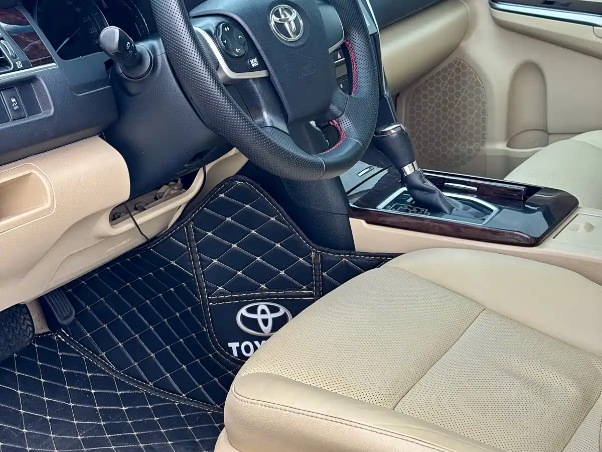 Фото 10 - Toyota Camry