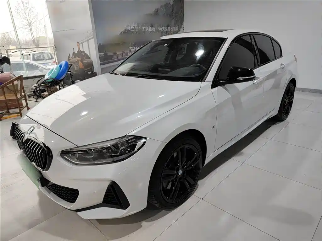 BMW 1 Series 2021 125i M Sport Black Night Edition фото 2