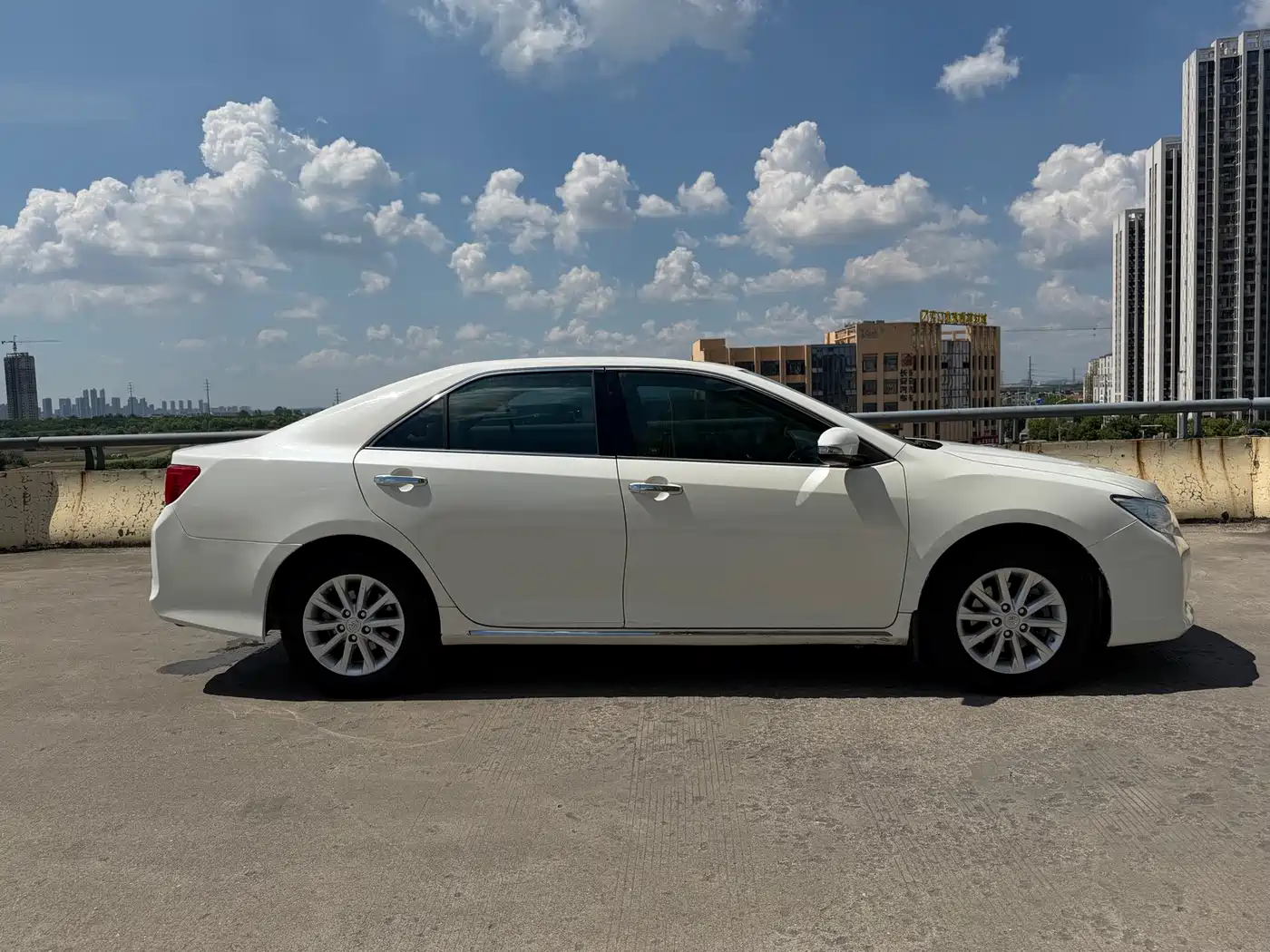 Фото 12 - Toyota Camry