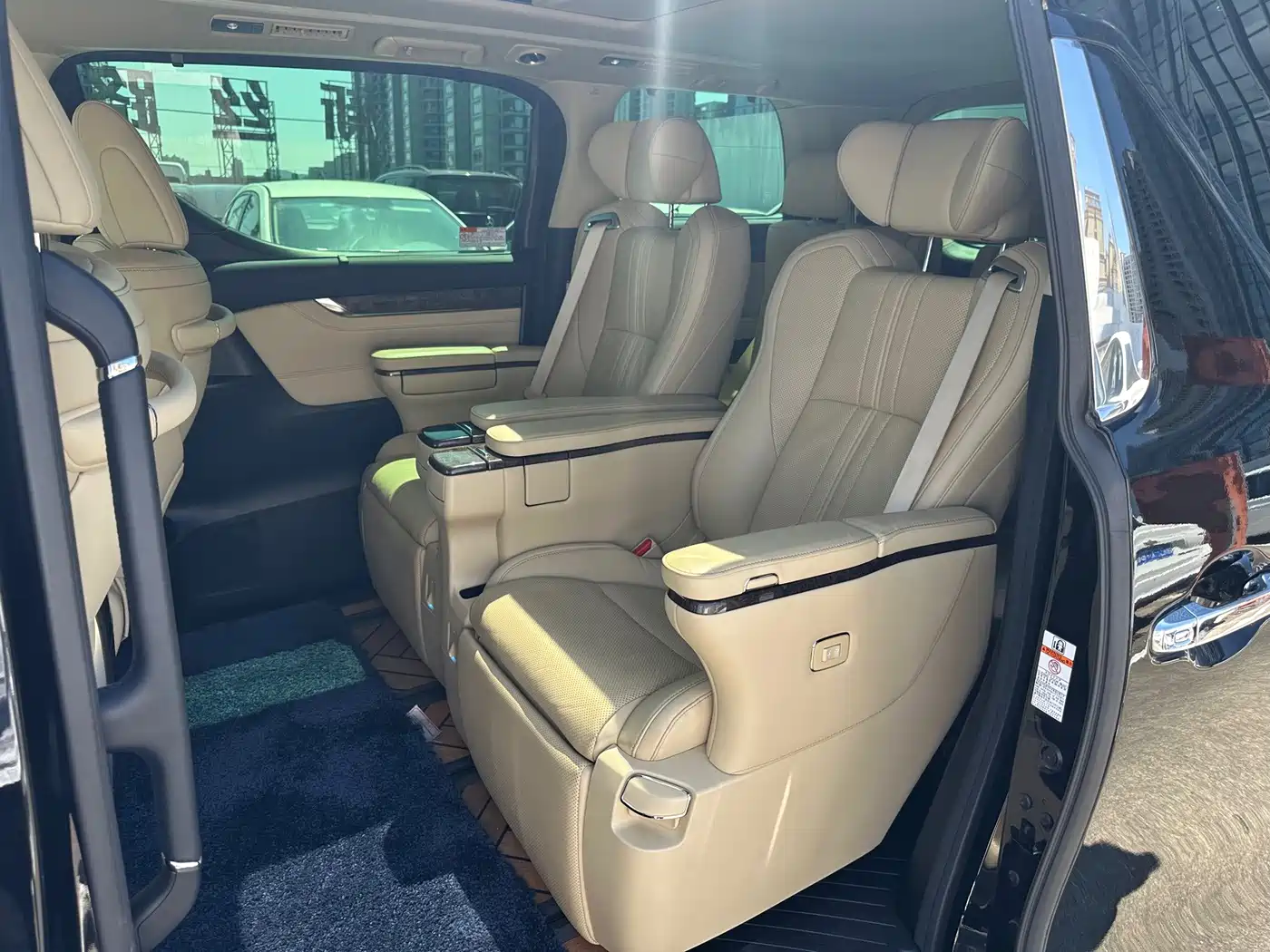 Photo 5 - Toyota Vellfire