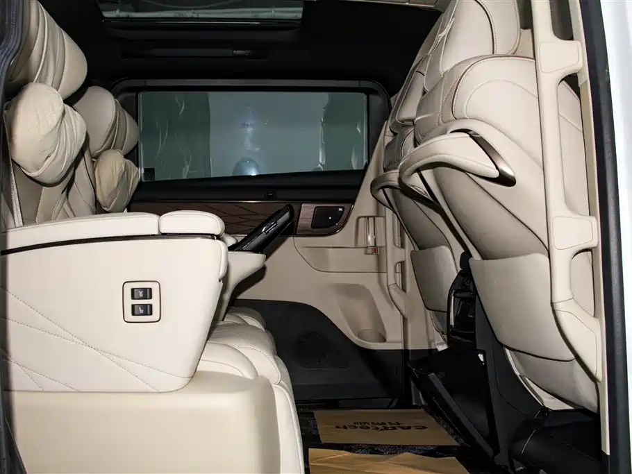 Toyota Vellfire 2024 Crown Hybrid 2.5L Executive Premium Edition фото 28