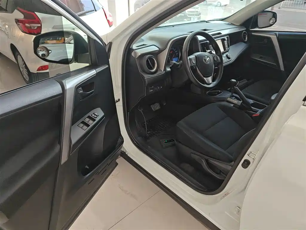 Toyota RAV4 Rongfang 2016 2.0L CVT 2WD Comfort (China V) фото 15