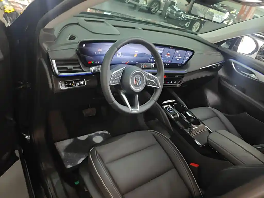 Buick Envision Plus 2026 2025 Enclave Plus 28T 2WD Platinum Edition