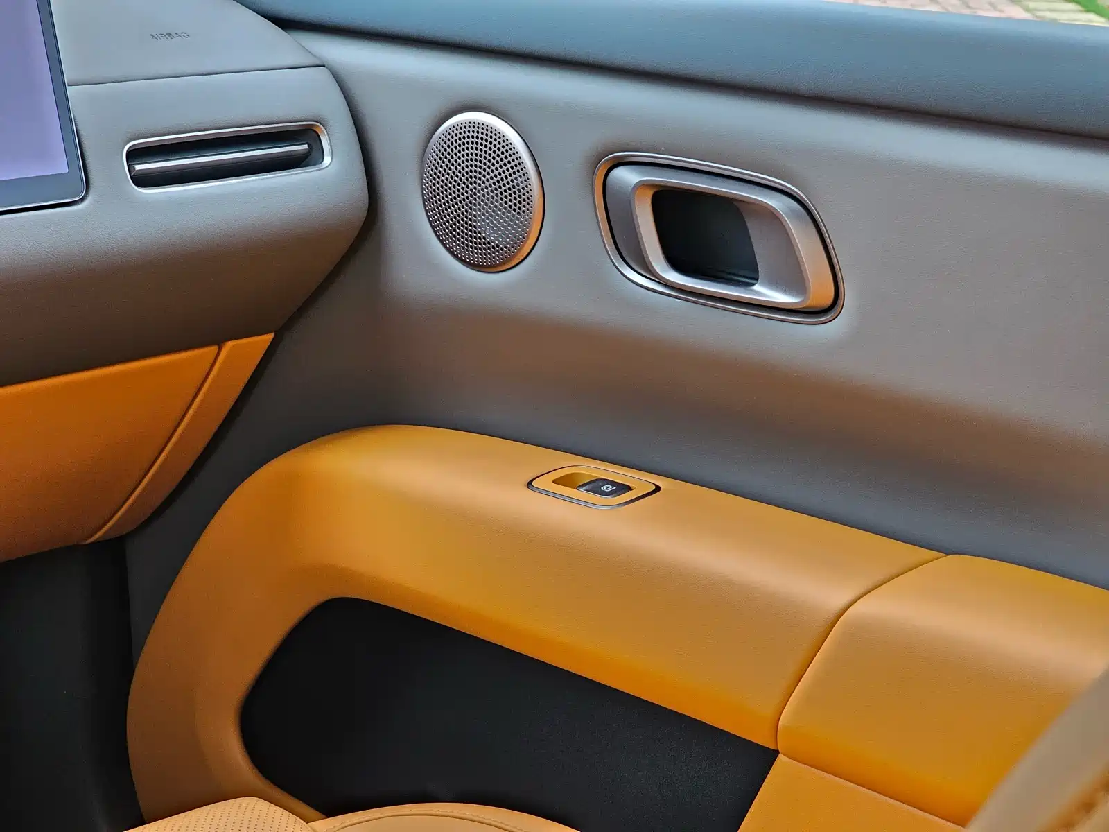 صورة 13 - Li Auto i6