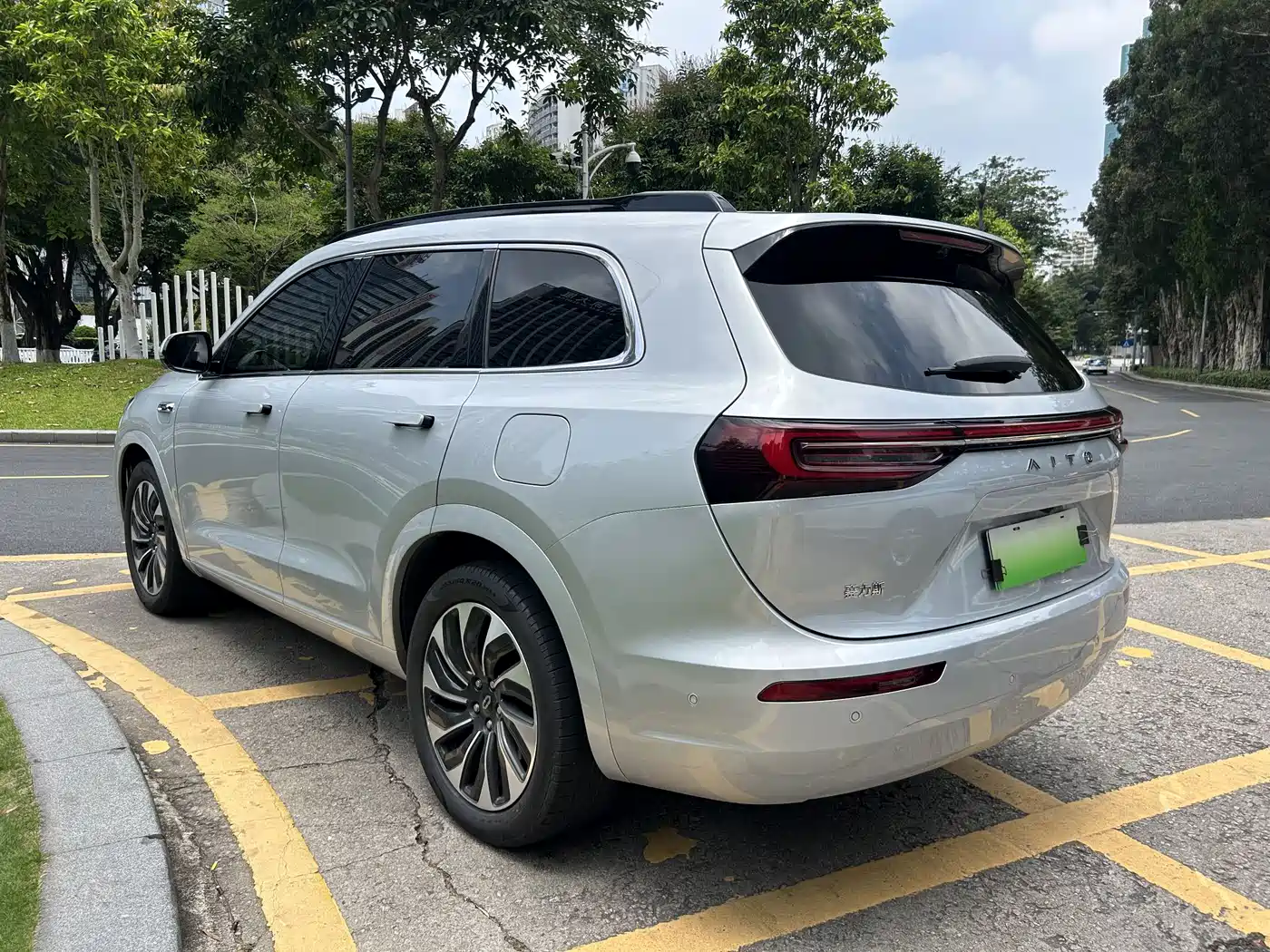 AITO Wenjie AITO M7 2024 Model 1.5T Smart Drive RWD Max 5-Seater фото 4