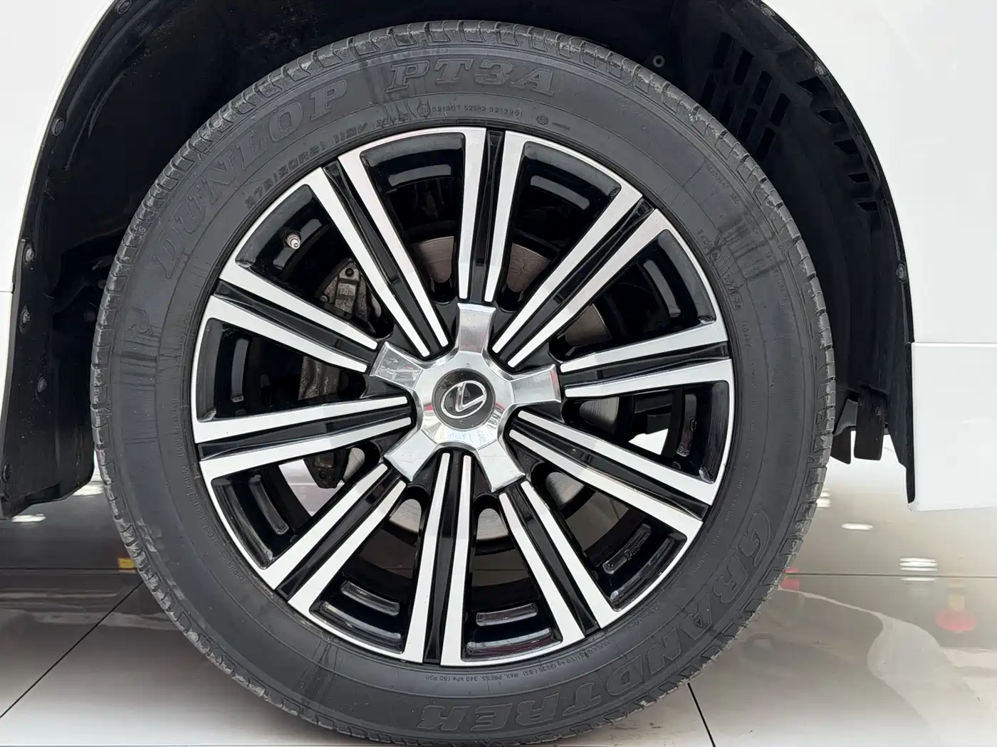 Lexus LX 2019 570 Peak Special Edition фото 16