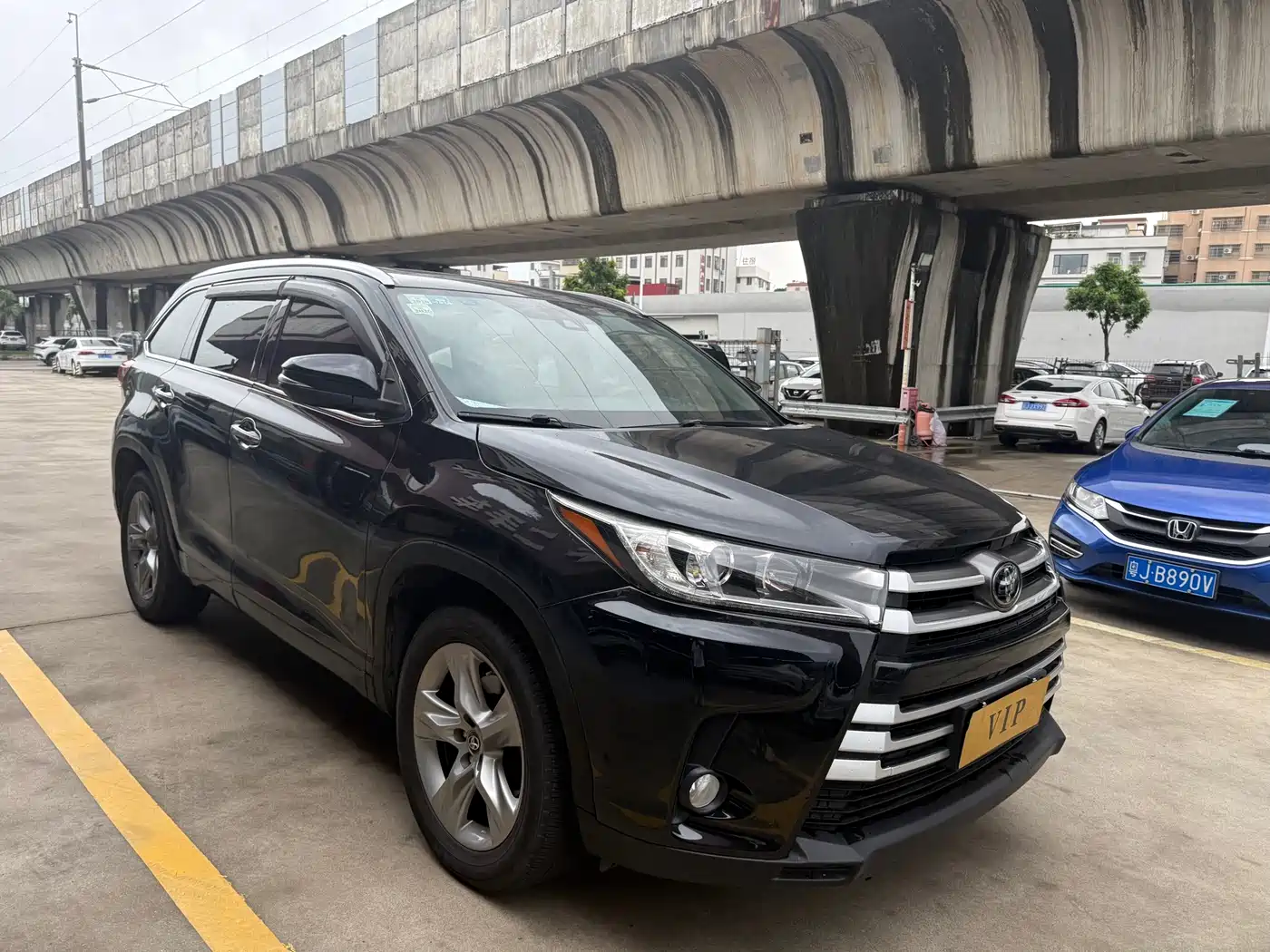 Photo 1 - Toyota Highlander