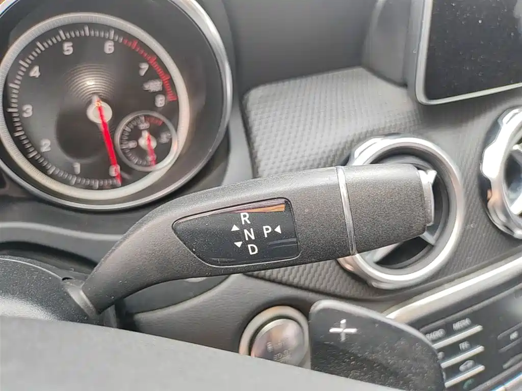 Mercedes-Benz GLA 2018 GLA 200 Dynamic фото 14