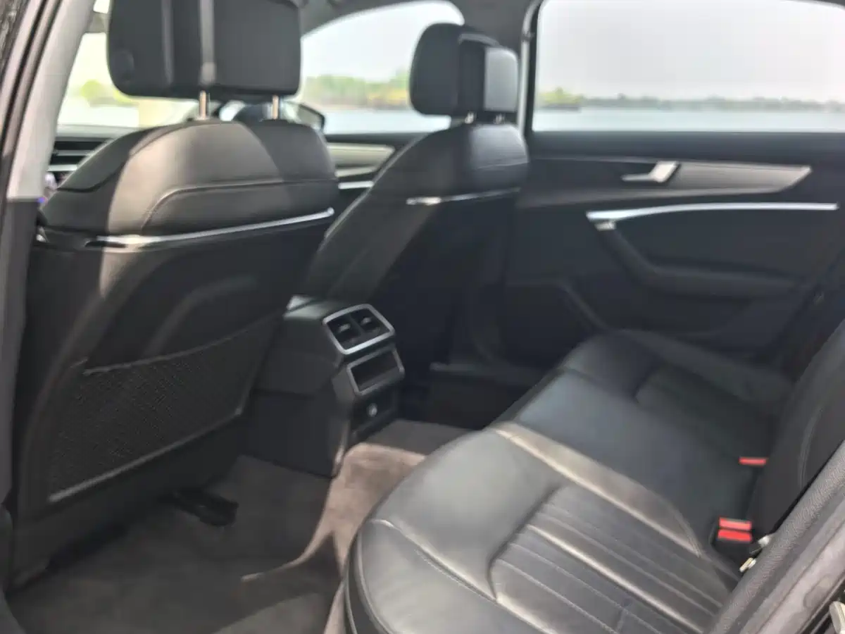 Audi A6L 2021 40 TFSI Luxury Sport фото 6