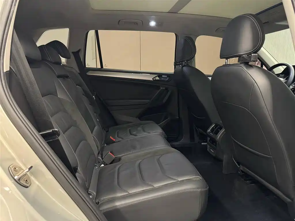 Volkswagen Tiguan L 2018 330TSI Automatic 2WD Luxury Edition фото 9