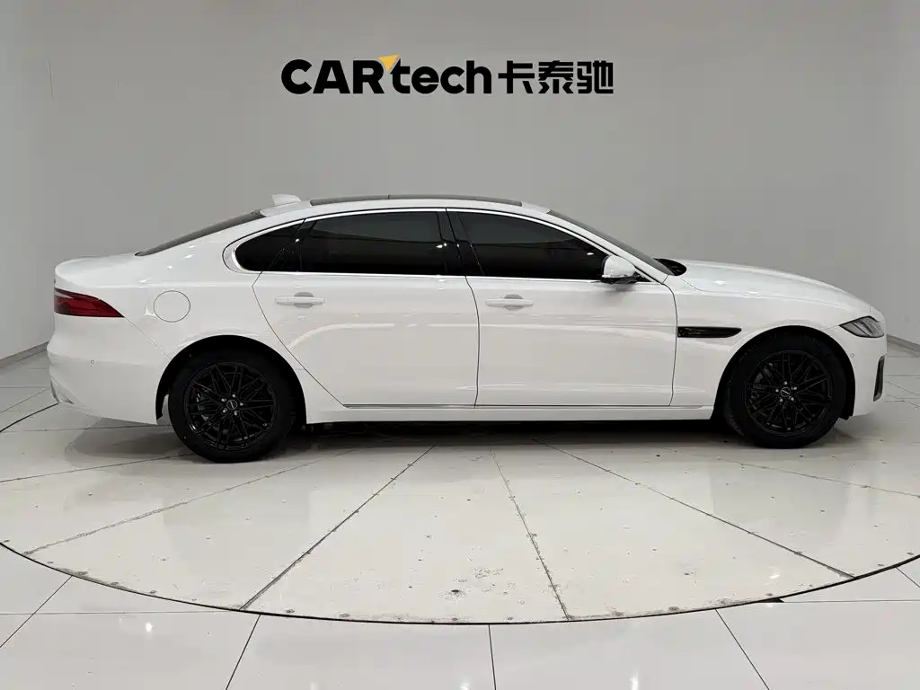 Фото 4 - Jaguar XFL