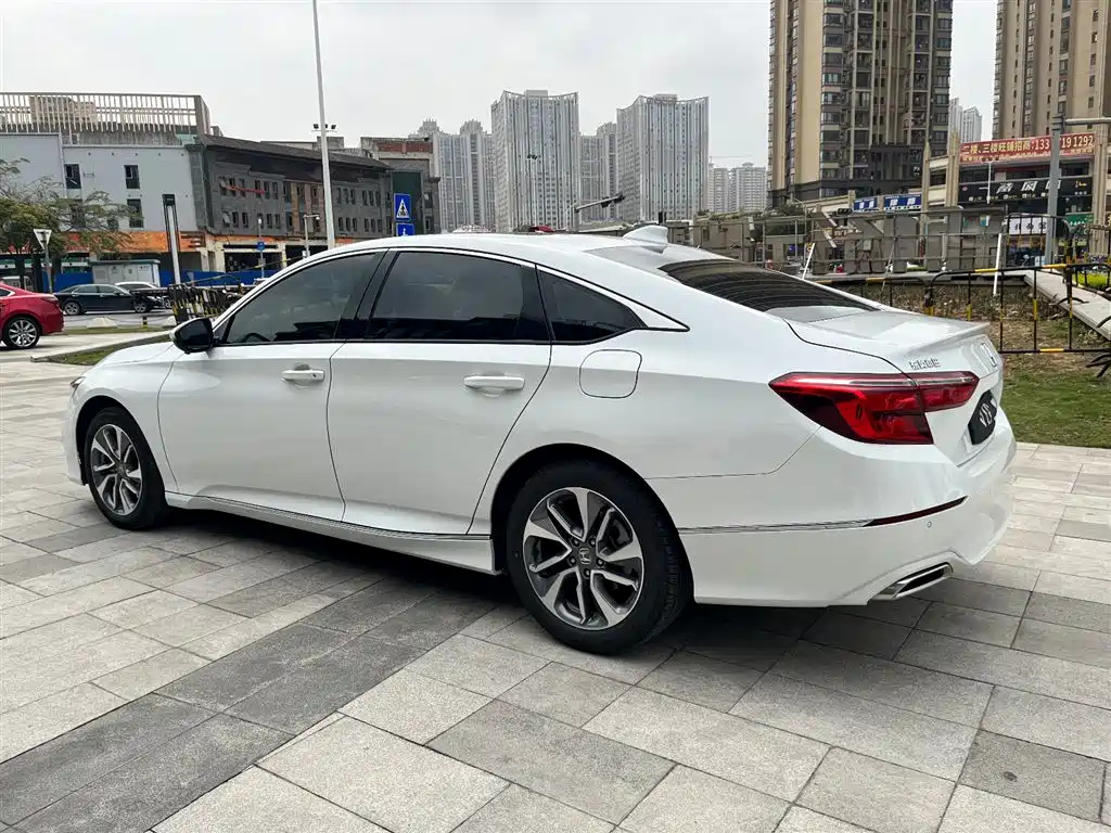 Honda Inspire 2019 260TURBO Deluxe Edition China VI фото 4