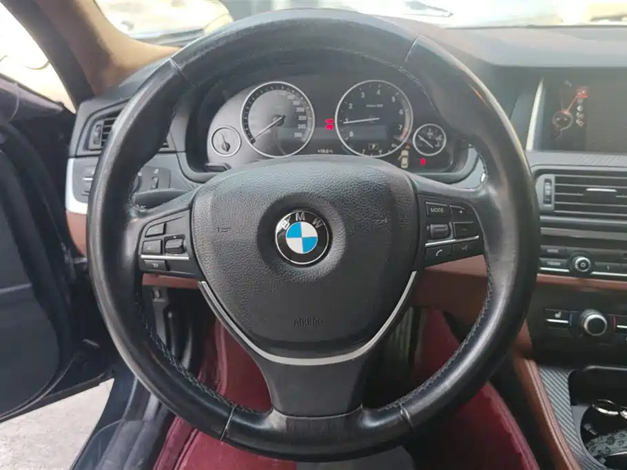 BMW 5 Series 2017 520Li Classic Edition фото 15