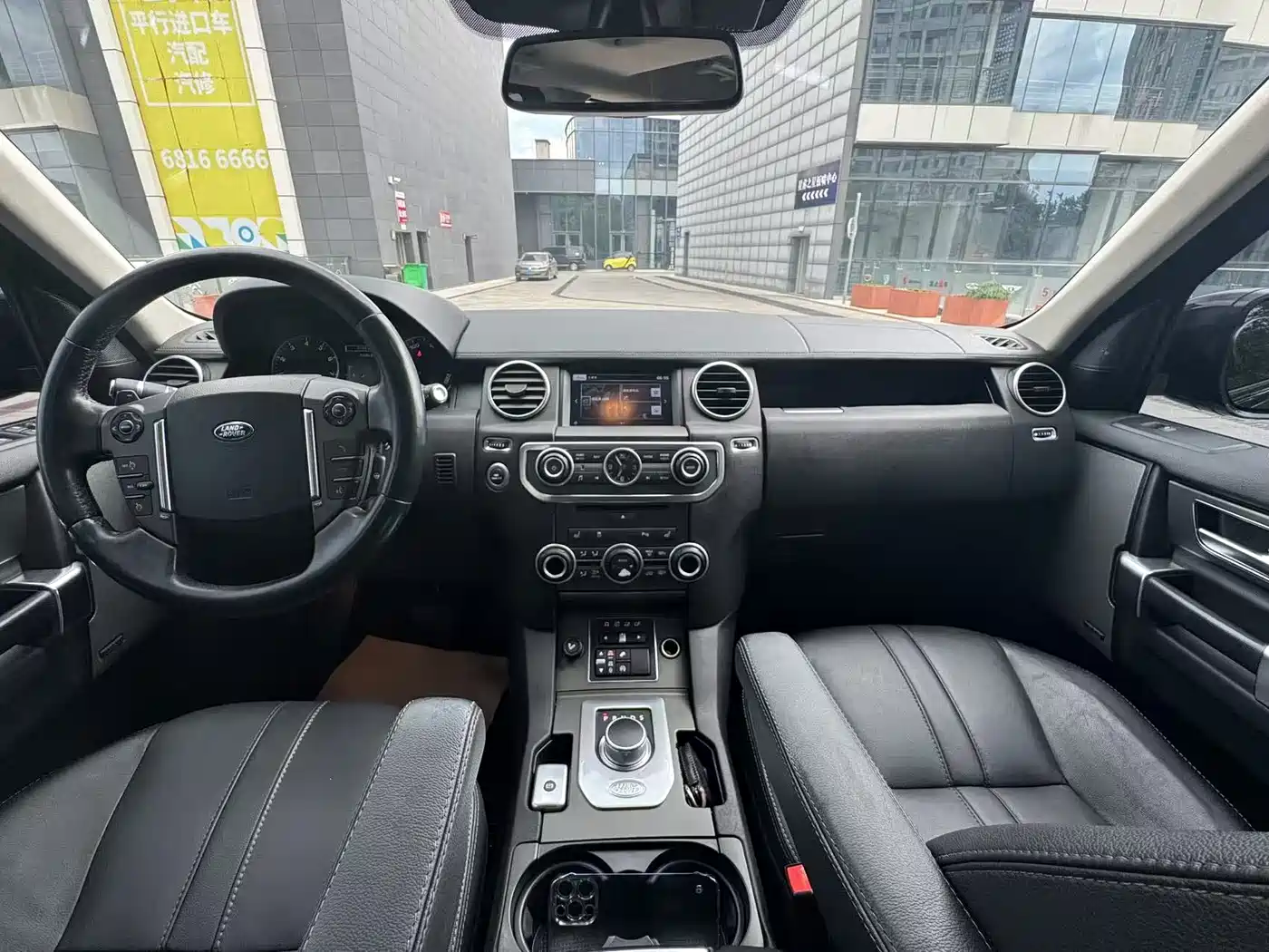 Land Rover Discovery 2016 3.0 SC Gloss Black Collector's Edition HSE фото 12