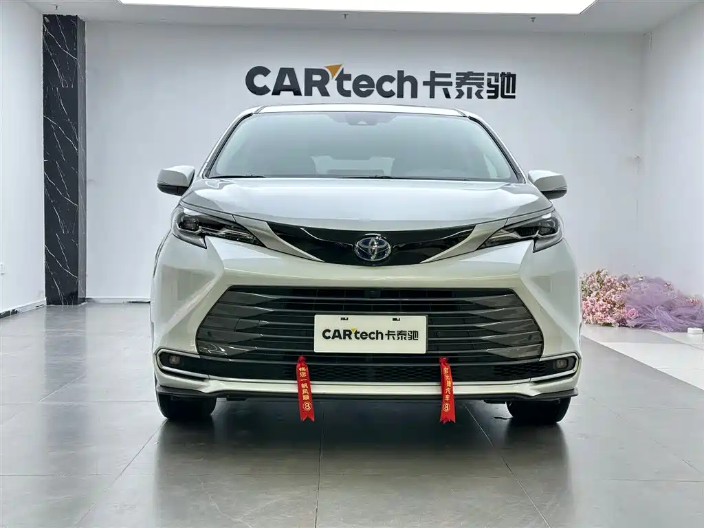 Toyota Sienna 2021 2.5L Hybrid Luxury Edition фото 3