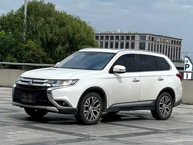  Mitsubishi Outlander (Import) 2016 2.4L 4WD Elite 5-seater